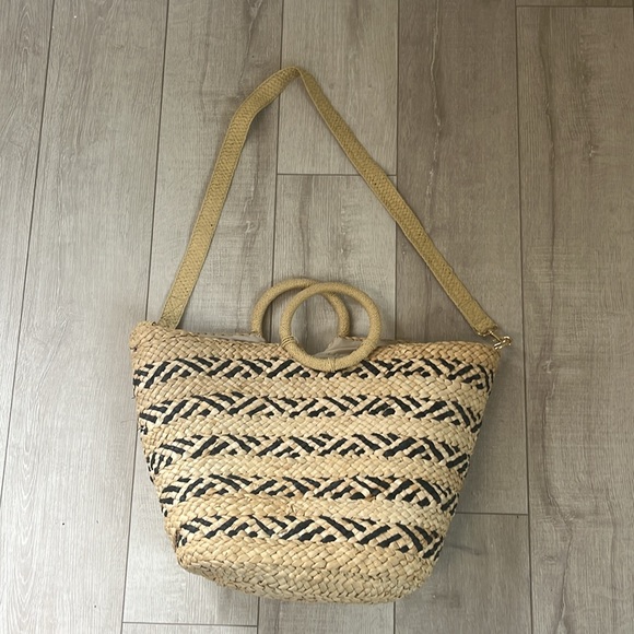 L SPACE TAN DARK BLUE LARGE BEACH TOTE WITH SHOULDER STRAP GOOD USED CONDITION - Picture 9 of 10